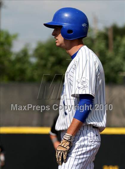 Thumbnail 2 in Bellevue vs. Covington Catholic (9th Region Tournament) photogallery.