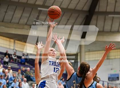 Thumbnail 2 in Cascade vs. Indianapolis Bishop Chatard (IHSAA 3A Regional Championship) photogallery.
