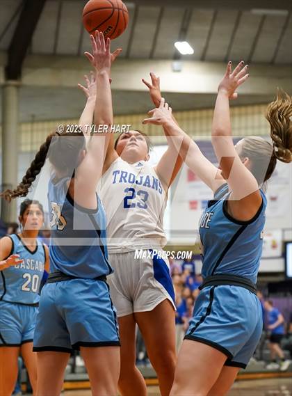 Thumbnail 2 in Cascade vs. Indianapolis Bishop Chatard (IHSAA 3A Regional Championship) photogallery.