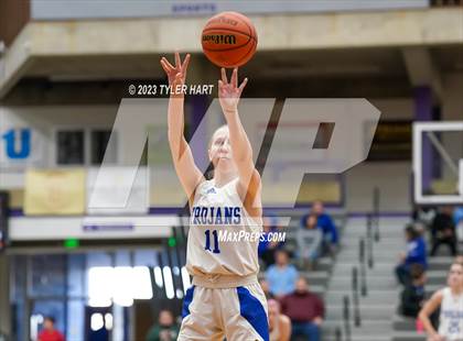 Thumbnail 1 in Cascade vs. Indianapolis Bishop Chatard (IHSAA 3A Regional Championship) photogallery.