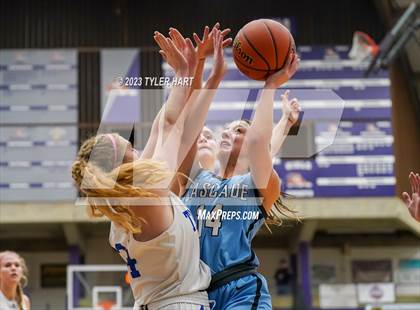 Thumbnail 1 in Cascade vs. Indianapolis Bishop Chatard (IHSAA 3A Regional Championship) photogallery.