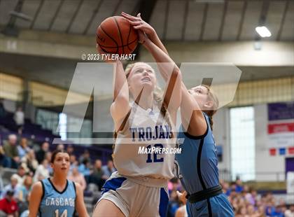 Thumbnail 2 in Cascade vs. Indianapolis Bishop Chatard (IHSAA 3A Regional Championship) photogallery.