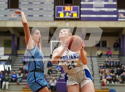 Thumbnail 2 in Cascade vs. Indianapolis Bishop Chatard (IHSAA 3A Regional Championship) photogallery.