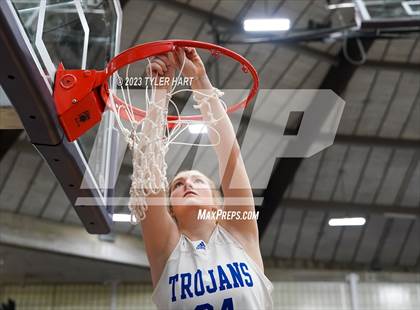 Thumbnail 1 in Cascade vs. Indianapolis Bishop Chatard (IHSAA 3A Regional Championship) photogallery.