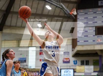 Thumbnail 2 in Cascade vs. Indianapolis Bishop Chatard (IHSAA 3A Regional Championship) photogallery.