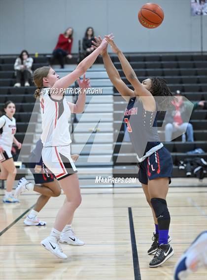 Thumbnail 2 in Lindbergh @ Sammamish photogallery.