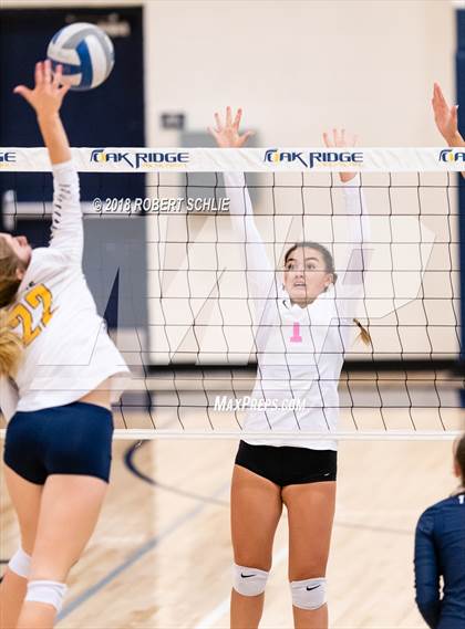 Thumbnail 2 in Del Oro @ Oak Ridge photogallery.