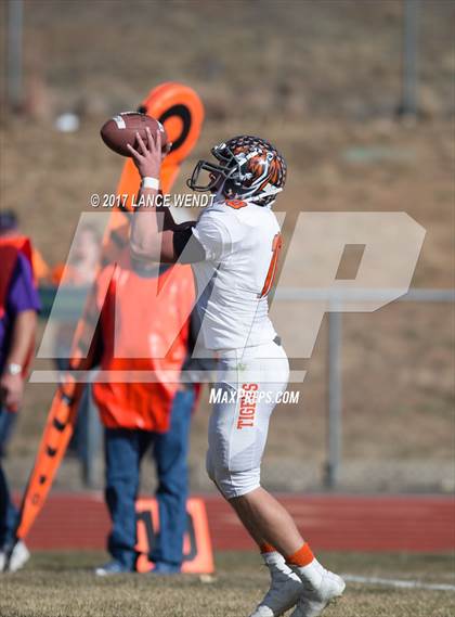 Thumbnail 1 in La Junta vs. Bayfield (CHSAA 2017 2A Final) photogallery.