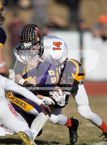 Thumbnail 2 in La Junta vs. Bayfield (CHSAA 2017 2A Final) photogallery.