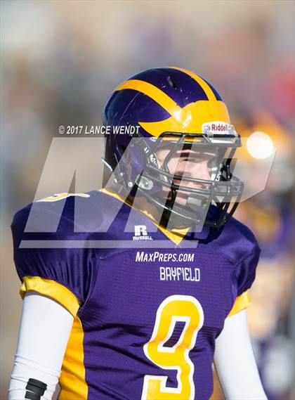 Thumbnail 2 in La Junta vs. Bayfield (CHSAA 2017 2A Final) photogallery.