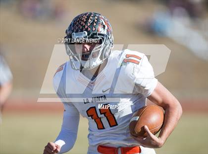 Thumbnail 2 in La Junta vs. Bayfield (CHSAA 2017 2A Final) photogallery.