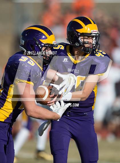 Thumbnail 2 in La Junta vs. Bayfield (CHSAA 2017 2A Final) photogallery.