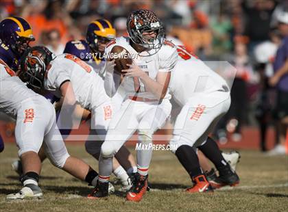 Thumbnail 2 in La Junta vs. Bayfield (CHSAA 2017 2A Final) photogallery.