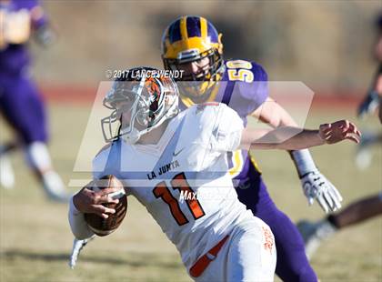 Thumbnail 2 in La Junta vs. Bayfield (CHSAA 2017 2A Final) photogallery.