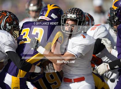 Thumbnail 3 in La Junta vs. Bayfield (CHSAA 2017 2A Final) photogallery.