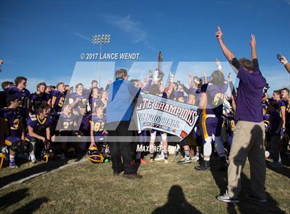 Thumbnail 1 in La Junta vs. Bayfield (CHSAA 2017 2A Final) photogallery.
