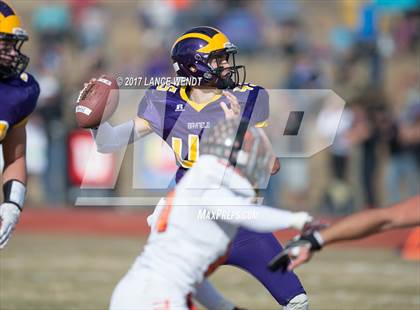 Thumbnail 3 in La Junta vs. Bayfield (CHSAA 2017 2A Final) photogallery.