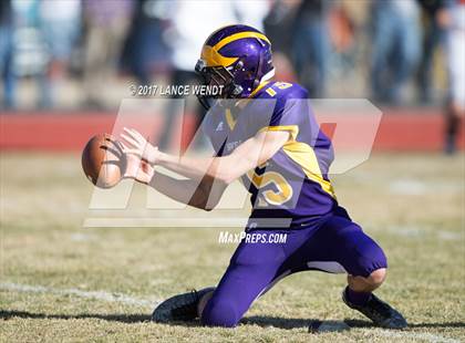 Thumbnail 3 in La Junta vs. Bayfield (CHSAA 2017 2A Final) photogallery.