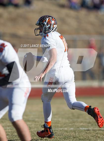 Thumbnail 2 in La Junta vs. Bayfield (CHSAA 2017 2A Final) photogallery.