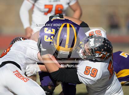 Thumbnail 3 in La Junta vs. Bayfield (CHSAA 2017 2A Final) photogallery.
