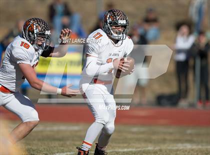 Thumbnail 2 in La Junta vs. Bayfield (CHSAA 2017 2A Final) photogallery.