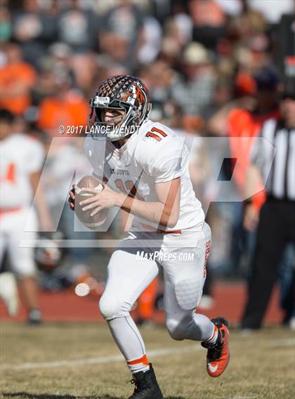Thumbnail 1 in La Junta vs. Bayfield (CHSAA 2017 2A Final) photogallery.