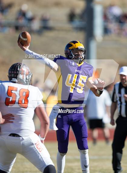 Thumbnail 1 in La Junta vs. Bayfield (CHSAA 2017 2A Final) photogallery.