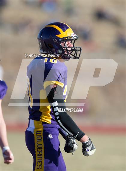 Thumbnail 1 in La Junta vs. Bayfield (CHSAA 2017 2A Final) photogallery.