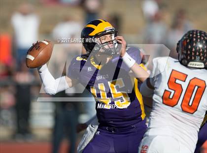 Thumbnail 1 in La Junta vs. Bayfield (CHSAA 2017 2A Final) photogallery.