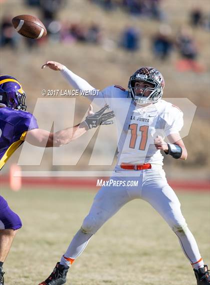 Thumbnail 3 in La Junta vs. Bayfield (CHSAA 2017 2A Final) photogallery.