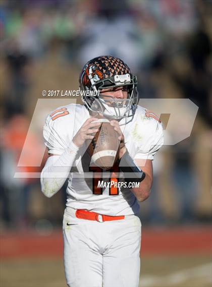 Thumbnail 1 in La Junta vs. Bayfield (CHSAA 2017 2A Final) photogallery.