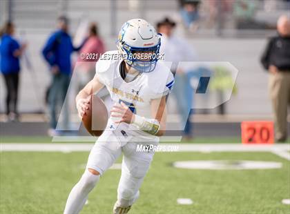 Thumbnail 2 in Edna vs. Lago Vista (UIL 3A Regional Playoffs) photogallery.