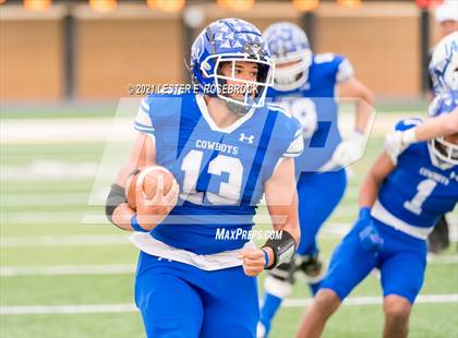Thumbnail 1 in Edna vs. Lago Vista (UIL 3A Regional Playoffs) photogallery.