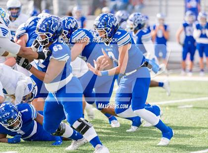 Thumbnail 2 in Edna vs. Lago Vista (UIL 3A Regional Playoffs) photogallery.