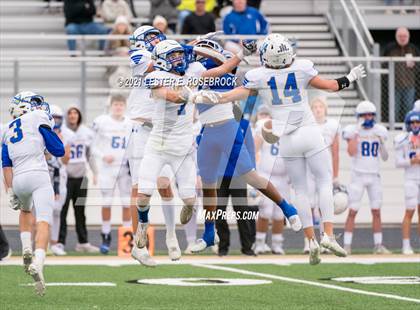 Thumbnail 3 in Edna vs. Lago Vista (UIL 3A Regional Playoffs) photogallery.
