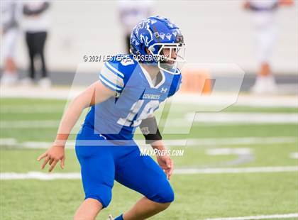 Thumbnail 1 in Edna vs. Lago Vista (UIL 3A Regional Playoffs) photogallery.