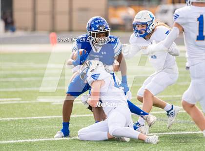 Thumbnail 3 in Edna vs. Lago Vista (UIL 3A Regional Playoffs) photogallery.