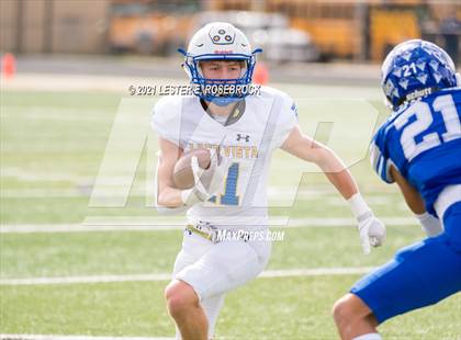 Thumbnail 2 in Edna vs. Lago Vista (UIL 3A Regional Playoffs) photogallery.