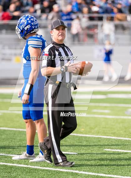 Thumbnail 3 in Edna vs. Lago Vista (UIL 3A Regional Playoffs) photogallery.