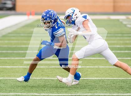 Thumbnail 1 in Edna vs. Lago Vista (UIL 3A Regional Playoffs) photogallery.