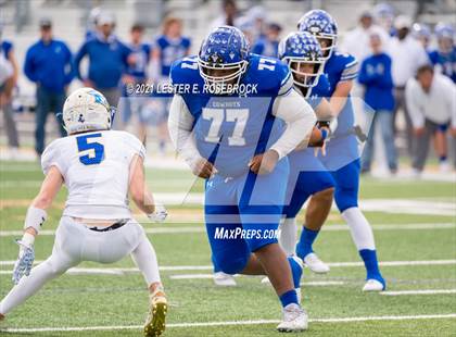 Thumbnail 2 in Edna vs. Lago Vista (UIL 3A Regional Playoffs) photogallery.