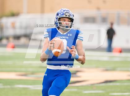 Thumbnail 3 in Edna vs. Lago Vista (UIL 3A Regional Playoffs) photogallery.