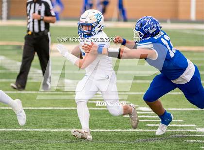 Thumbnail 2 in Edna vs. Lago Vista (UIL 3A Regional Playoffs) photogallery.