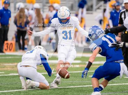 Thumbnail 1 in Edna vs. Lago Vista (UIL 3A Regional Playoffs) photogallery.