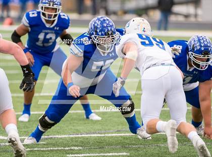 Thumbnail 2 in Edna vs. Lago Vista (UIL 3A Regional Playoffs) photogallery.