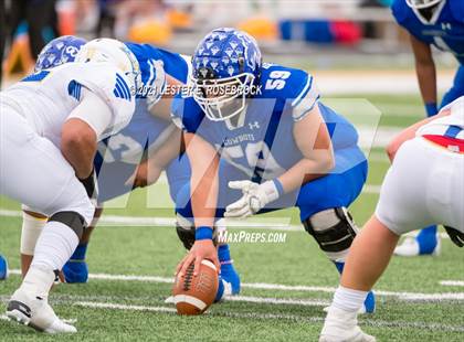 Thumbnail 1 in Edna vs. Lago Vista (UIL 3A Regional Playoffs) photogallery.