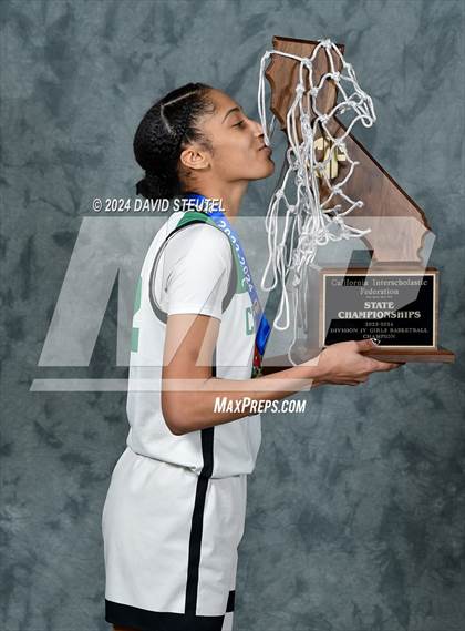 Thumbnail 2 in St. Bernard's (CIF State D4 Awards) photogallery.