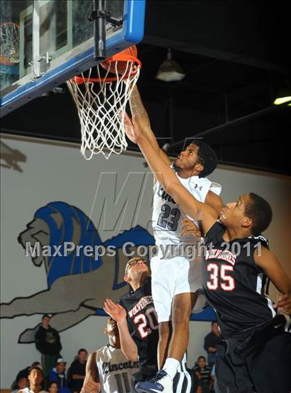 Thumbnail 3 in Harvard-Westlake vs. Lincoln (MaxPreps Holiday Classic) photogallery.