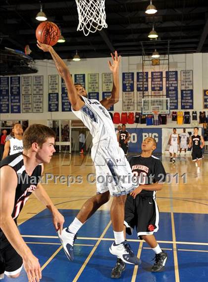 Thumbnail 1 in Harvard-Westlake vs. Lincoln (MaxPreps Holiday Classic) photogallery.