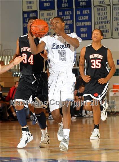 Thumbnail 1 in Harvard-Westlake vs. Lincoln (MaxPreps Holiday Classic) photogallery.